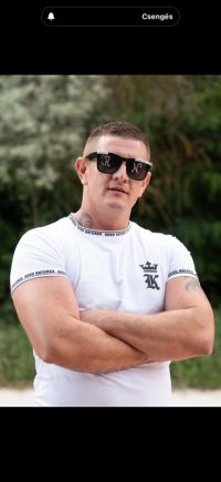 Kovács Zsolt – burkoló