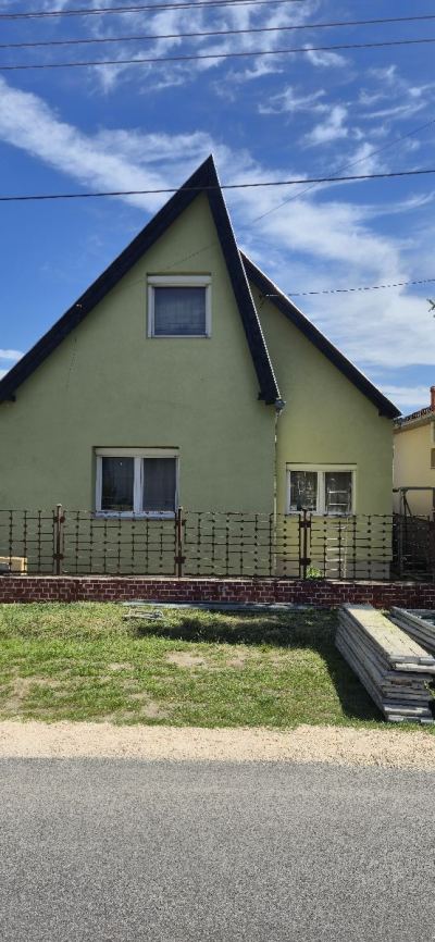 Várhegyi Ákos munkája